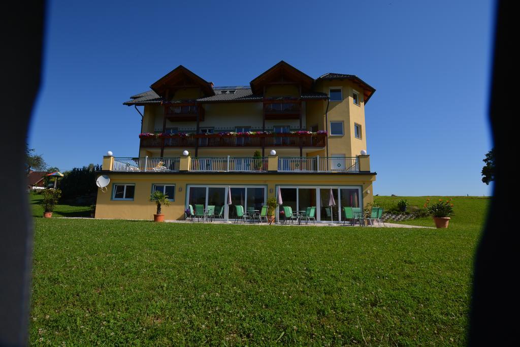 Pension Haus Claudia Drobollach am Faakersee Exterior foto